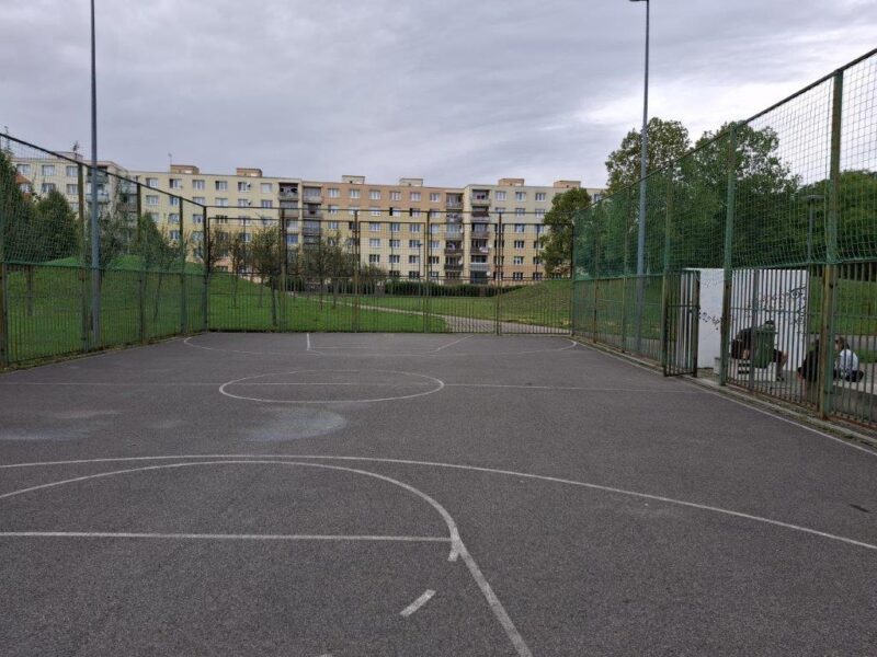 Modernizace víceúčelového hřiště ve vnitrobloku v Přešticích